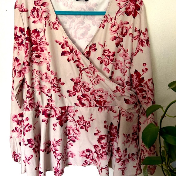 Shein Floral V neck top - Picture 1 of 9